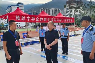 ?首届冠军！赛前湖人季中锦标赛冠军旗帜揭幕